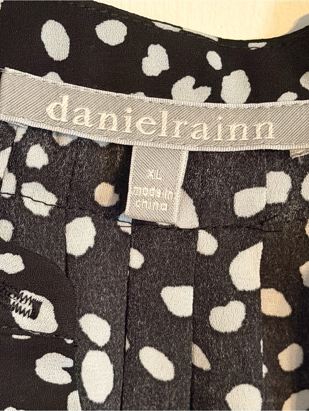 Daniel Rainn Black & White Polka Dot Sleeveless V-Neck Camisole - Picture 2 of 8